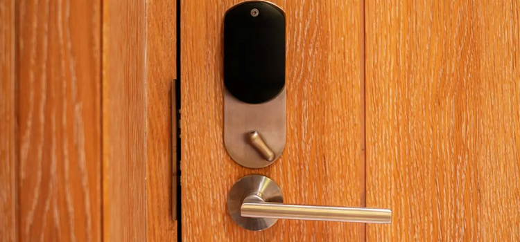 Automatic Locking Door Knob Norco